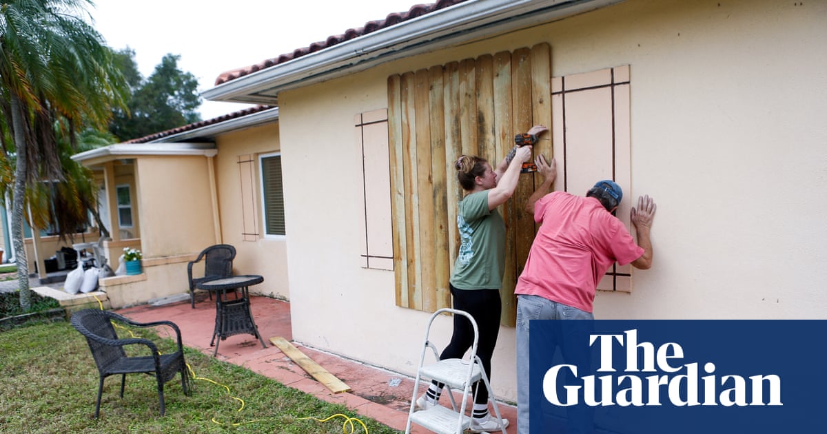 How to Survive a Hurricane Outise: Essential Life-Saving Tips