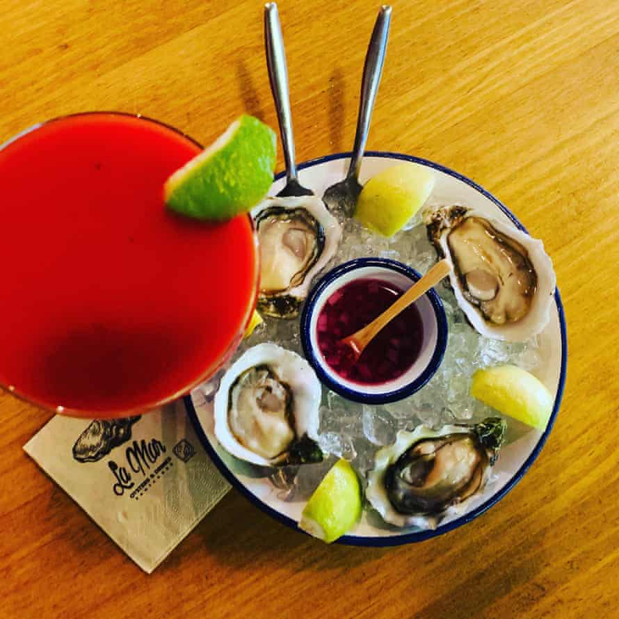 Ostras en la nieve con cal en La Mar.