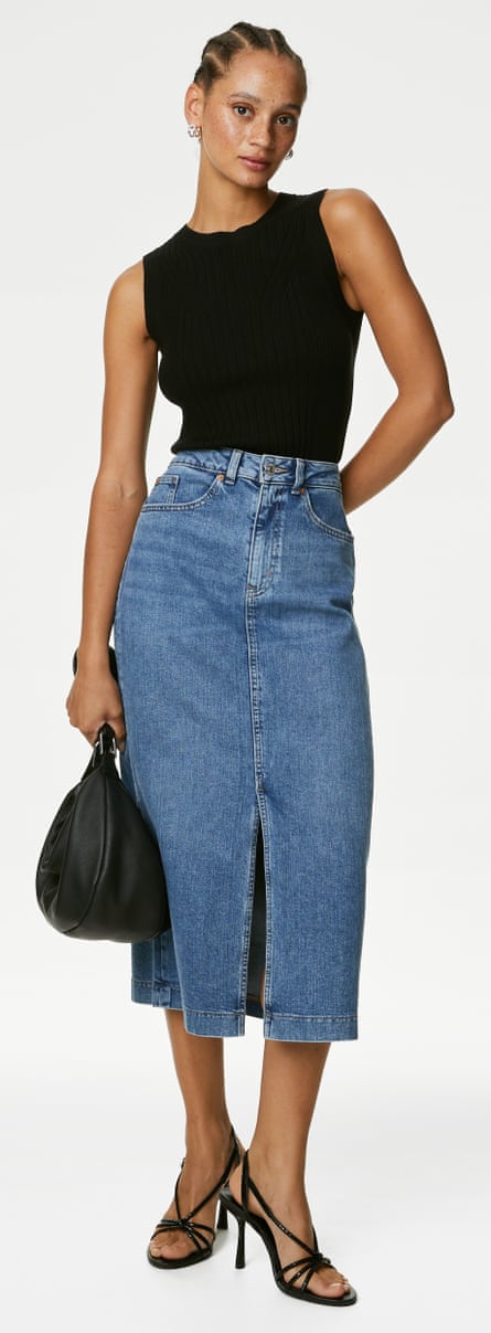 A saia midi jeans mais vendida da Marks & Spencer.