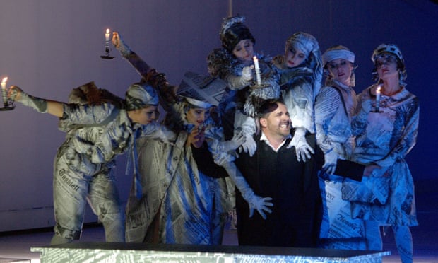 Scene from 2006 production of Erwin Schulhoff’s Flammen (Flames).