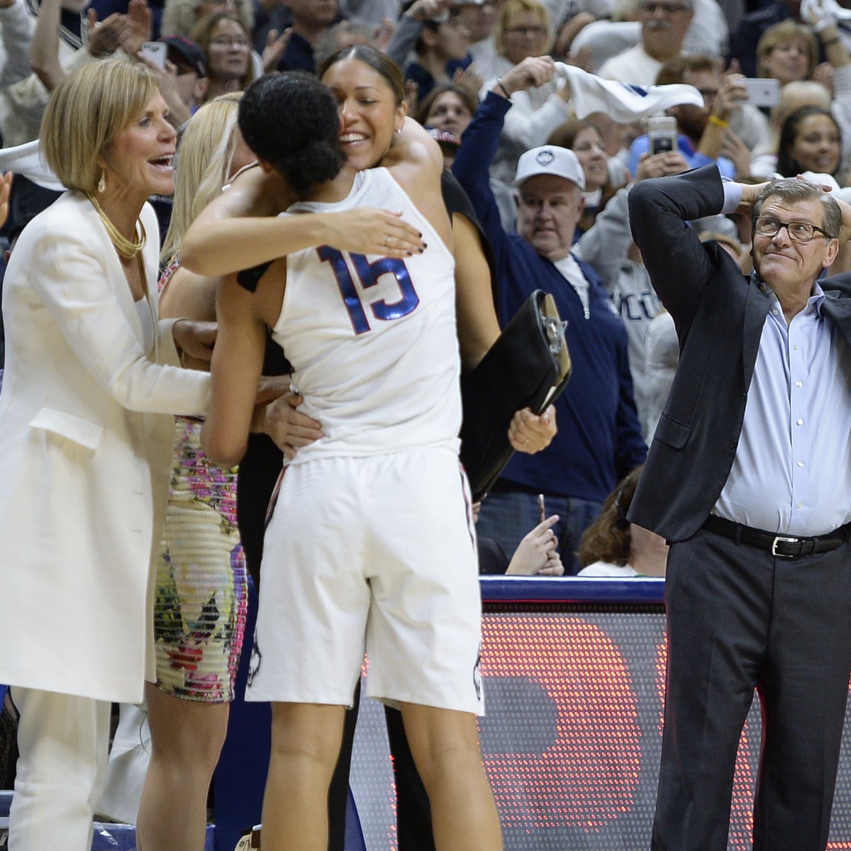 Uconn Women S Basketball Team Makes History With 100th Straight
