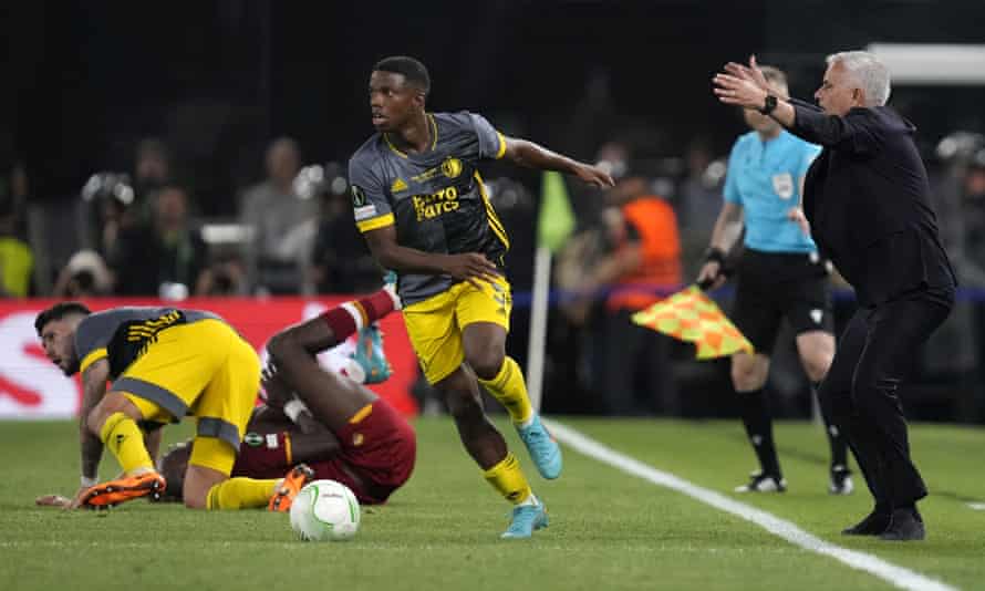 Roma manager Jose Mourinho (right) gestures to referee Istvan Kovacs as his player Tammy Abraham (second left) grimaces in pain after a tackle by Feyenoord’s Marcos Senesi (left).