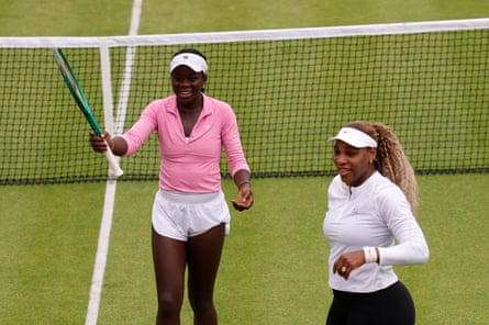 Serena Williams (right) practices with Victoria Mboko before Queen’s Club.