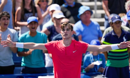 Jack Draper celebrates after reaching the fourth round of the US Open.