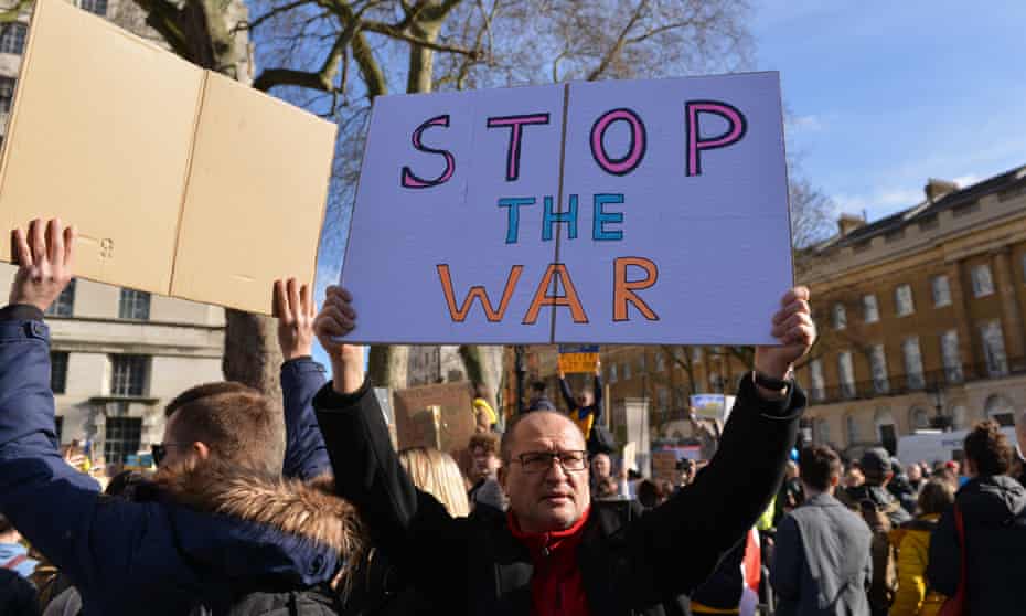 Ukrainians living in London and anti-war protesters demonstrate outside Downing Street against the Russian invasion, London, 26 February.
