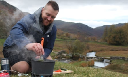 Preparing the curry at Slater Bridge.