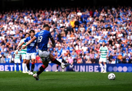 Kevin Kelsy scores.