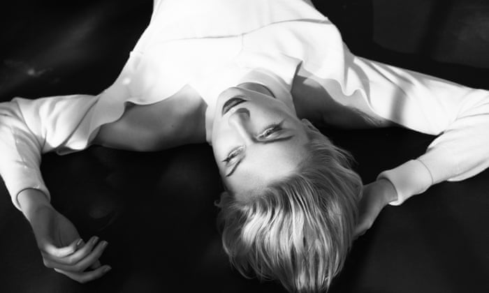 Elizabeth Debicki We Fought About How Sexy I Should Be Television Radio The Guardian