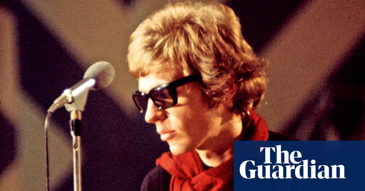Scott Walker, experimental pop hero, dies aged 76