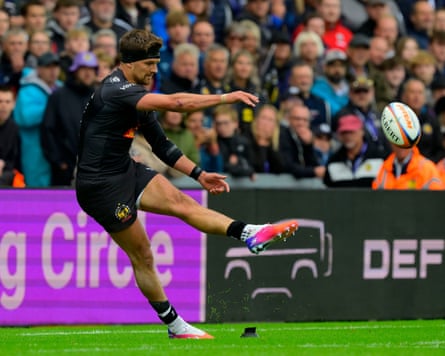 Henry Slade taking a kick