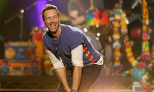 Chris Martin of Coldplay performing at the American Music Awards in November 2015
