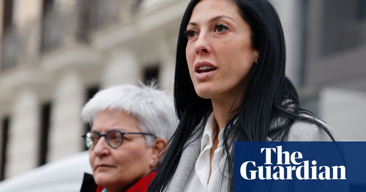 Хермосо дава показания докато съдията разследва бившия президент на испанската