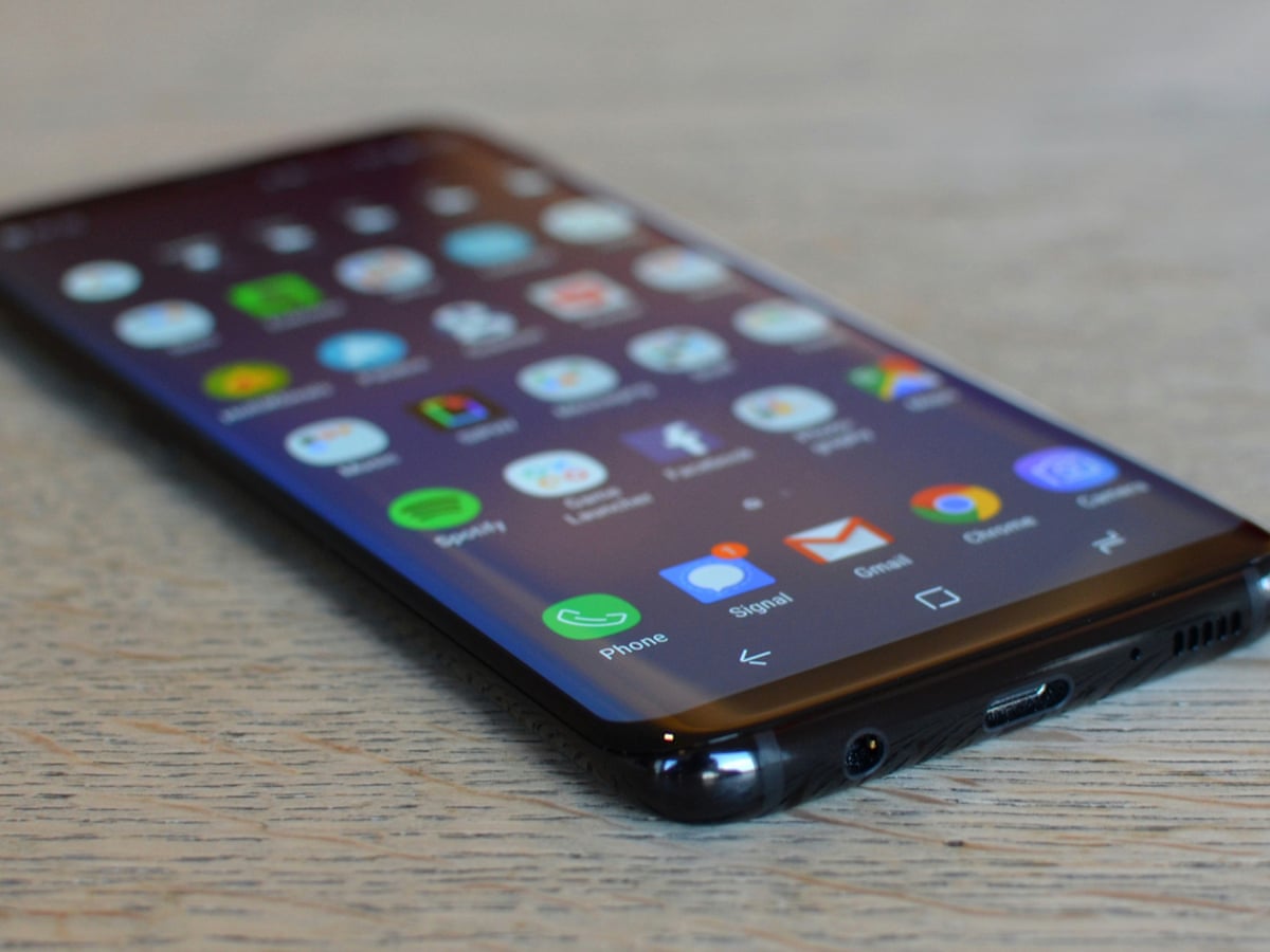 samsung phones sent photos to random