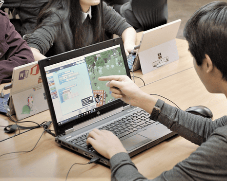 Minecraft being used in a classroom