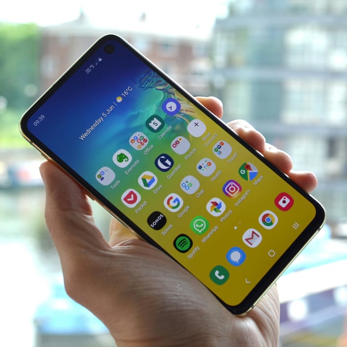 Best Smartphone 19 Iphone Oneplus Samsung And Huawei Compared And Ranked Smartphones The Guardian Best Smartphone 19 Iphone Oneplus Samsung And Huawei Compared And Ranked Smartphones The Guardian