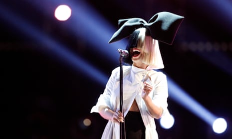sia dressed in black Sia