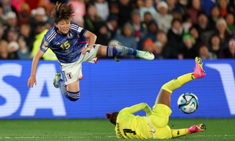 Fujino Jepang dijatuhkan oleh Catherine Musonda dari Zambia.