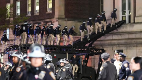 De politie van New York valt Columbia University binnen om een ​​pro-Palestijnse protestvideo op te breken