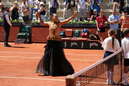 Naomi Osaka prepares to take on Laura Siegemund.