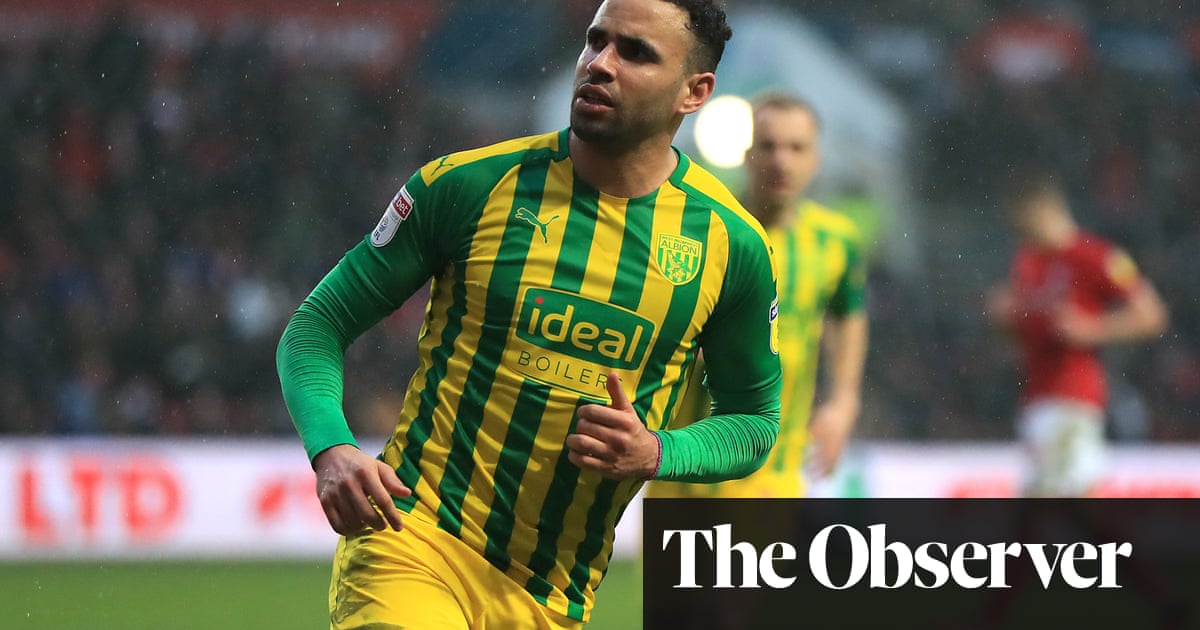 Hal Robson-Kanu double sees West Brom crush Bristol City despite late red
