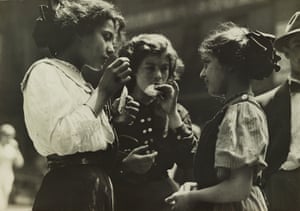 Noon hour in East Side factory district, New York, 1912 Hine’s work centralizing child workers was part and parcel of the progressive ideology of the era, which joined, among others, social workers, labour leaders, suffragists, and teachers in the hopes of bringing about meaningful reform