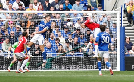 Benjamin Sesko scores Manchester United’s second goal against Everton.
