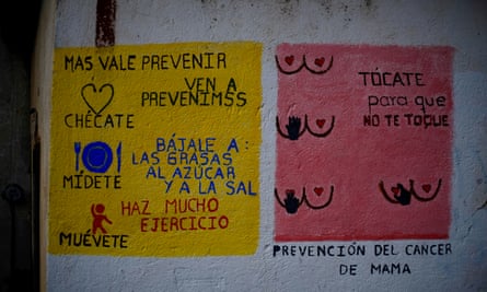 A public health message on a wall in Yalálag encourages people to eat a diet that is low in fat, sugar and salt.