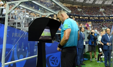 Referee Néstor Pinata consults VAR during the 2018 World Cup final between France and Croatia.