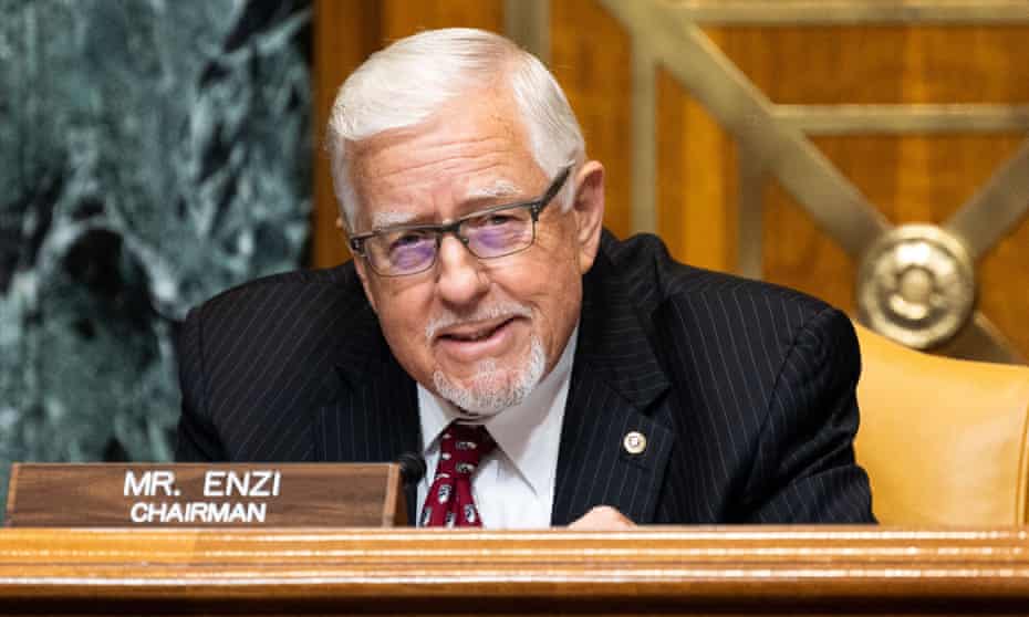 Mike Enzi, retired Republican senator from Wyoming, dies after bicycle