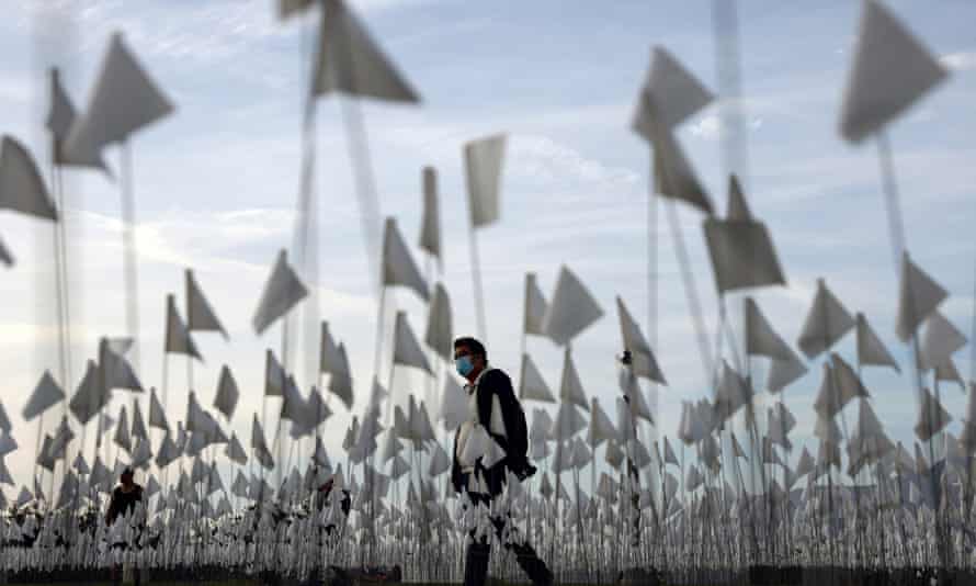 A memorial honoring the nearly 27,000 Los Angeles county residents who died from Covid, November 2021.