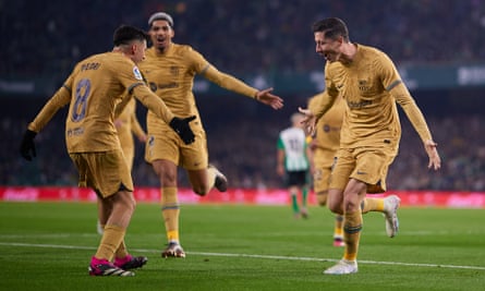 El gol de Robert Lewandowski resultó crucial en el Real Betis.