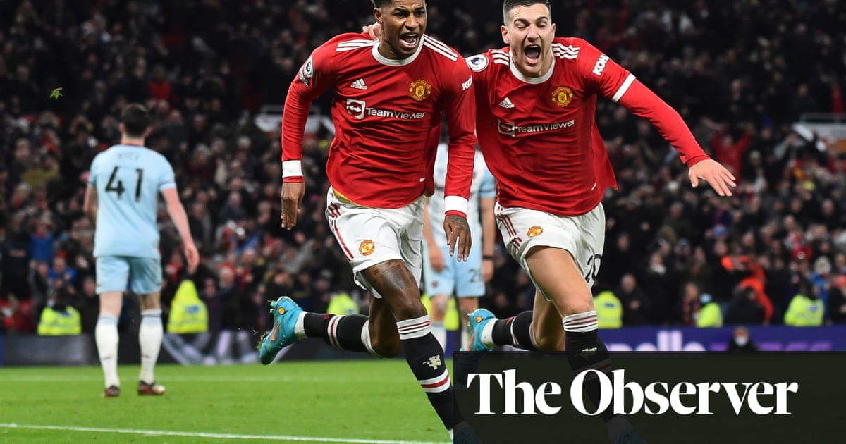 Manchester United snatch victory over West Ham after Rashford's late winner  | Premier League | The Guardian