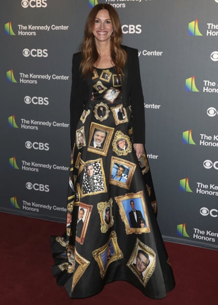 Julia Roberts wearing her George Clooney tribute dress.