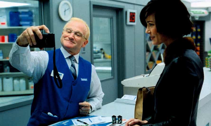 Robin Williams and Connie Nielsen in One Hour Photo