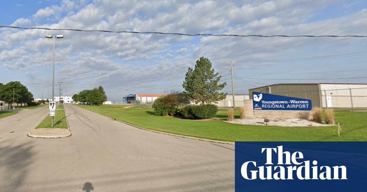 Six people killed as small plane crashes minutes after takeoff in Ohio