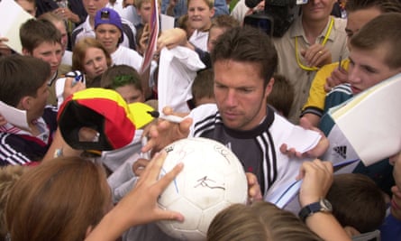 Lothar Matthäus menandatangani tanda tangan