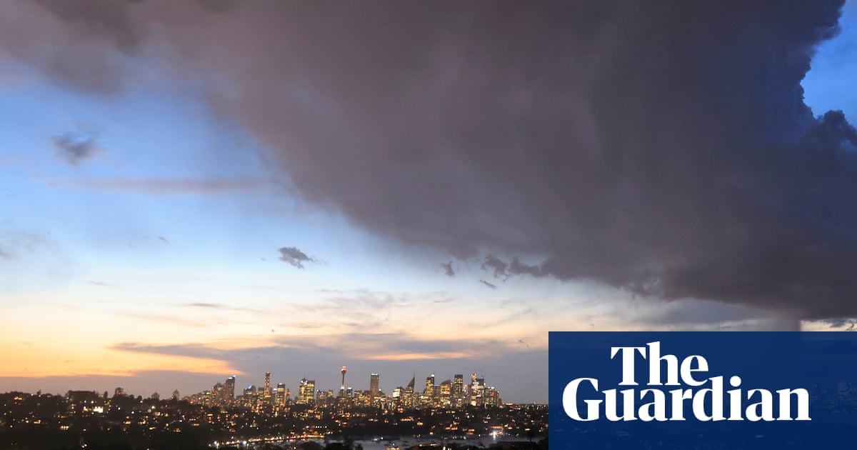 Eastern Australia heatwave to make way for 'volatile thunderstorms' and rainy weather
