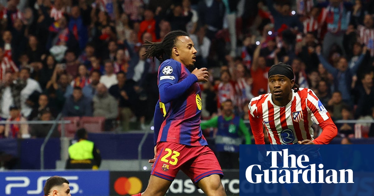 Atlético hold off Barcelona comeback after Lookman strike and García red