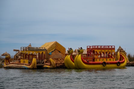 Boats and houses constructed from totora.