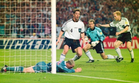 Gazza misses the goal