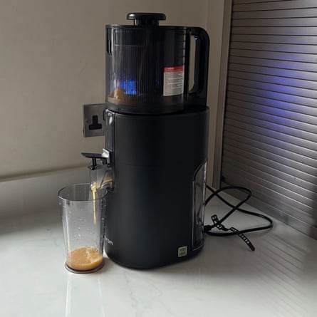 Hurom H400 self-feeding slow juicer