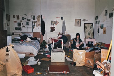 Patti in Chaos, 1970‘Patti was focused in some ways but anarchic in others. Her room was the epitome of “creative” chaos. Her husky voice gave you goosebumps, especially when she was reciting her own poems, which she did happily and often. It was obvious that Patti was on her way up, she wanted to go on stage, she wanted to be seen and heard. You could sense that success was not far away, that she would be famous one day’