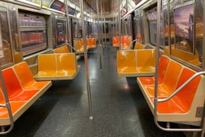 Le métro de New York a fermé son système pour la première fois de son histoire pour un nettoyage en profondeur mercredi matin à la suite de la pandémie de coronavirus.