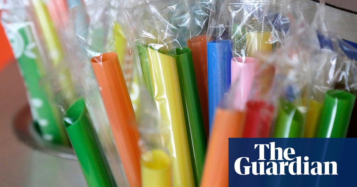 Trump signs order to bring back plastic straws claiming paper ones ...