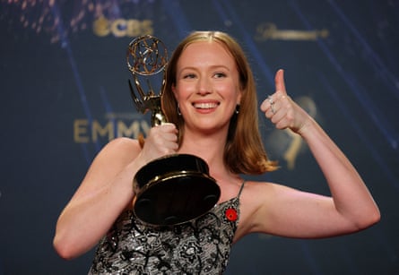 Hannah Einbinder poses with a trophy at the Emmy awards.