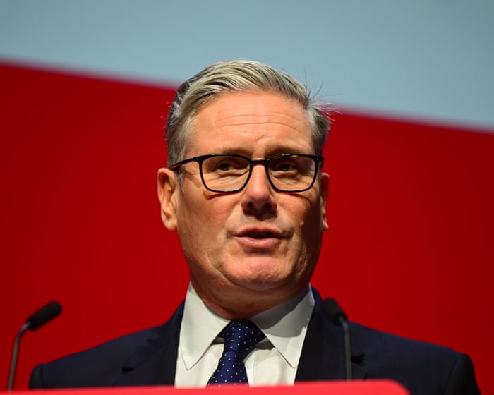 Starmer decries Reform’s ‘racist’ plans as ministers escalate attacks on Farage