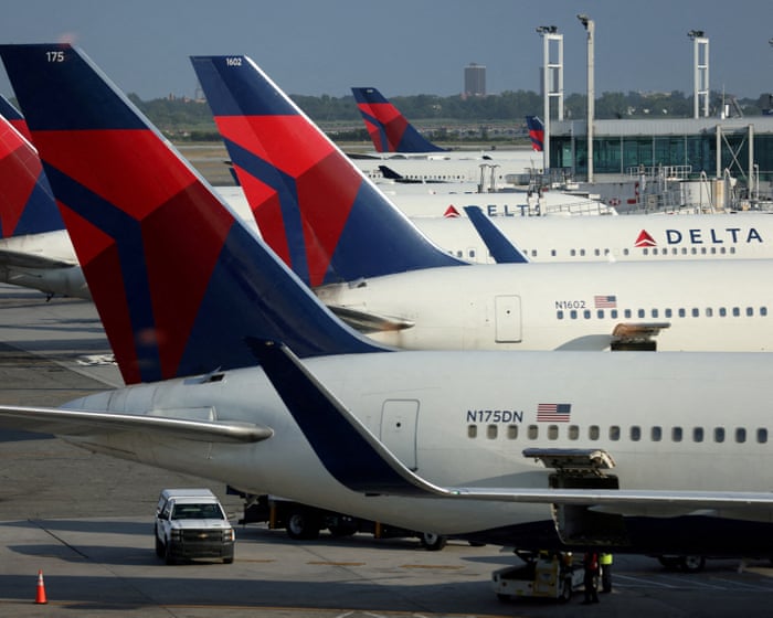Two Delta planes collide while on the taxiway in New York