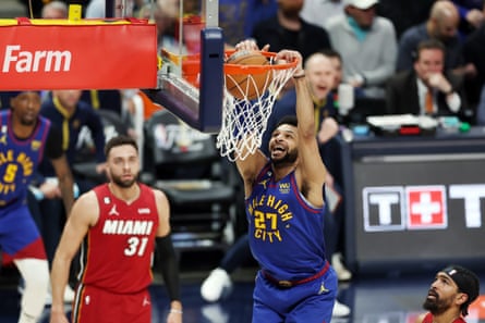 Nuggets memimpin sebanyak 24 poin dalam kemenangan tegas mereka di Game 1 atas Heat pada Kamis malam.
