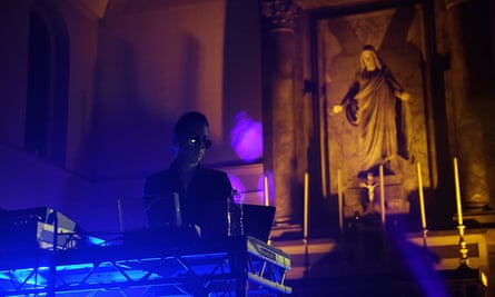 Basinski performing at St John on Bethnal Green, 29 March 2019.