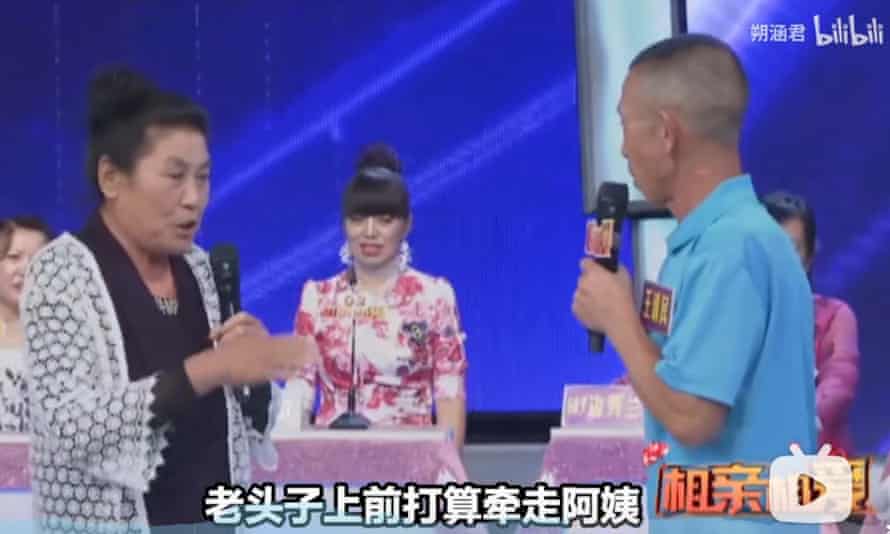 Wang Qinming asks a potential partner about her health on dating show "Blind Date and Fall In Love".